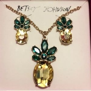 BETSEY JOHNSON PINEAPPLE NECKLACE AND EARRING SET